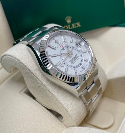 Rolex Sky-dweller Unworn 326934 Sky-dweller White Dial Stainless Steel 42mm Oyster Bracelet