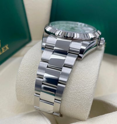 Rolex Sky-dweller Unworn 326934 Sky-dweller White Dial Stainless Steel 42mm Oyster Bracelet