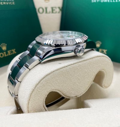 Rolex Sky-dweller Unworn 326934 Sky-dweller White Dial Stainless Steel 42mm Oyster Bracelet