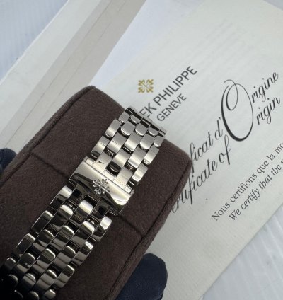 Patek Philippe World Time 2017 Mint Papers 18k White Gold On Bracelet World Time 5130g-011