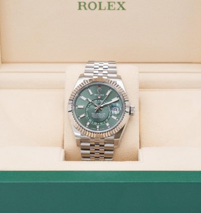 Rolex Sky-dweller Unworn Rolex Skydweller 42mm 336934-0002 Green On Jubilee 2025