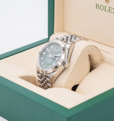 Rolex Sky-dweller Unworn Rolex Skydweller 42mm 336934-0002 Green On Jubilee 2025