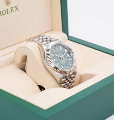 Rolex Sky-dweller Unworn Rolex Skydweller 42mm 336934-0002 Green On Jubilee 2025