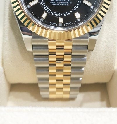 Rolex Sky-dweller Unworn Sky Dweller Two Tone Yellow 326933 Black Index Dial Jubilee Bracelet 42mm