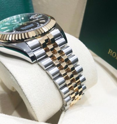 Rolex Sky-dweller Unworn Sky Dweller Two Tone Yellow 326933 Black Index Dial Jubilee Bracelet 42mm