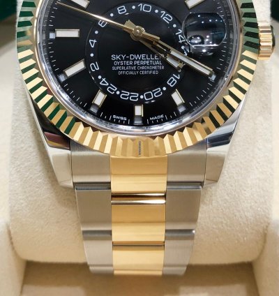 Rolex Sky-dweller Unworn Sky Dweller Two Tone Yellow 326933 Black Index Dial Oyster Bracelet