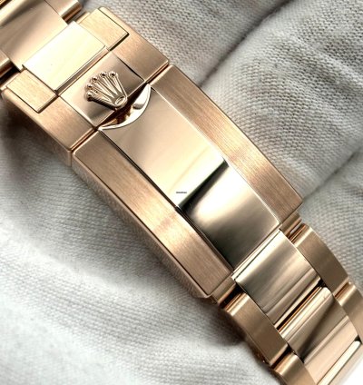 Rolex Daytona Unworn Cosmograph Daytona 40mm Sundust Dial Rose Gold Bracelet 126505 Box Papers 2024