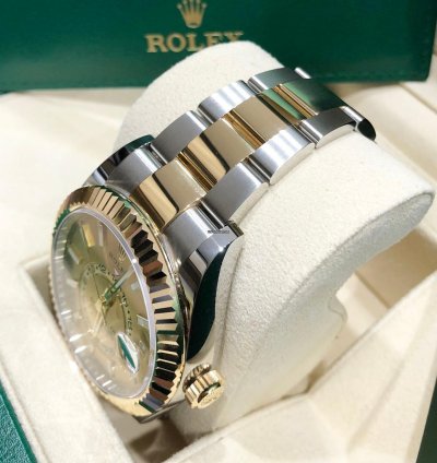 Rolex Sky-dweller Unworn Sky-dweller 326933 Oyster Bracelet 42mm Champagne Dial Two Tone Yellow Gold