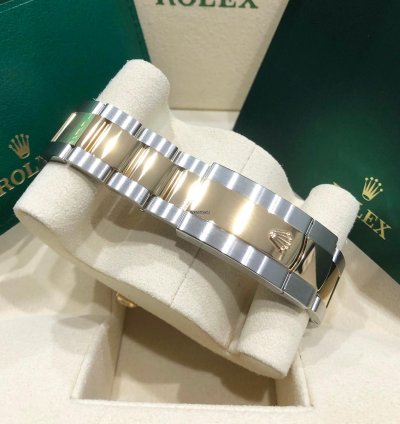 Rolex Sky-dweller Unworn Sky-dweller 326933 Oyster Bracelet 42mm Champagne Dial Two Tone Yellow Gold