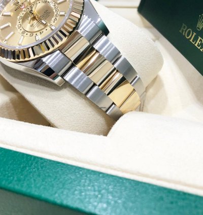 Rolex Sky-dweller Unworn Sky-dweller 326933 Oyster Bracelet 42mm Champagne Dial Two Tone Yellow Gold