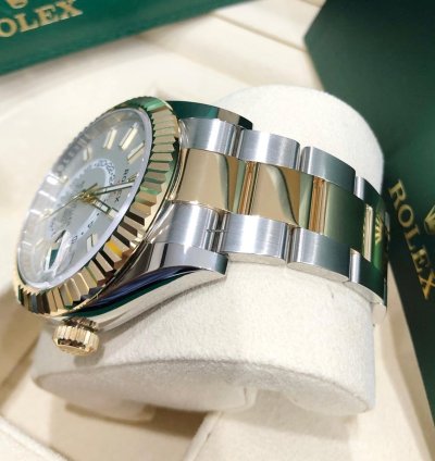 Rolex Sky-dweller Unworn Sky-dweller 326933 Oyster Bracelet 42mm White Dial Two Tone Yellow Gold