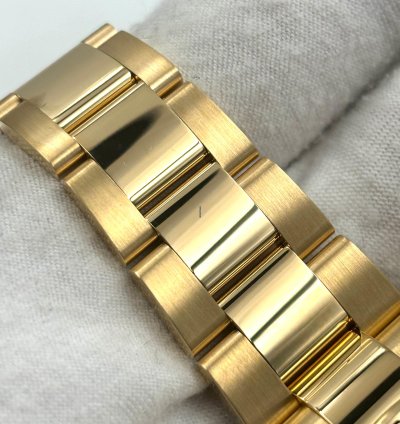 Rolex Daytona Unworn Cosmograph Daytona 40mm White Dial Yellow Gold Bracelet 126508 Box Papers 2024