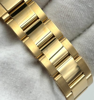 Rolex Daytona Unworn Cosmograph Daytona 40mm White Dial Yellow Gold Bracelet 126508 Box Papers 2024
