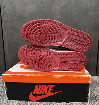 Nike Air Jordan 1 Lost And Found Chicago - 10