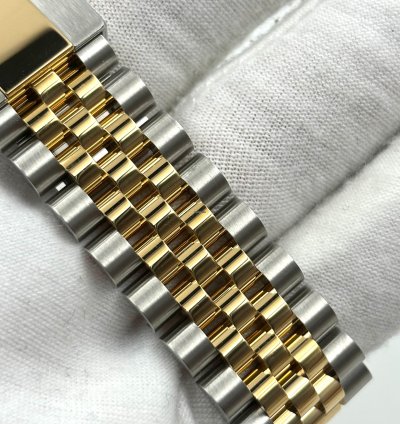 Rolex Sky-dweller Unworn Sky-dweller 42mm Champagne Dial Two Tone Jubilee Bracelet 336933 Box Papers 2025