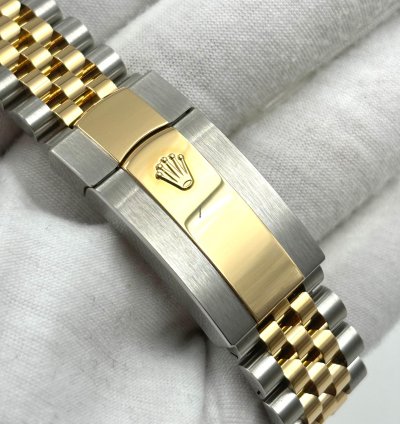 Rolex Sky-dweller Unworn Sky-dweller 42mm Champagne Dial Two Tone Jubilee Bracelet 336933 Box Papers 2025