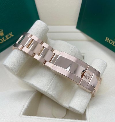 Rolex Daytona Unworn Daytona 116505 Ivory White Dial 18k Rose Gold Oyster Bracelet 40mm