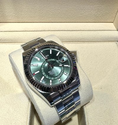 Rolex Sky-dweller Unworn Sky-dweller 42mm Green Dial Oyster Bracelet 336934 2025