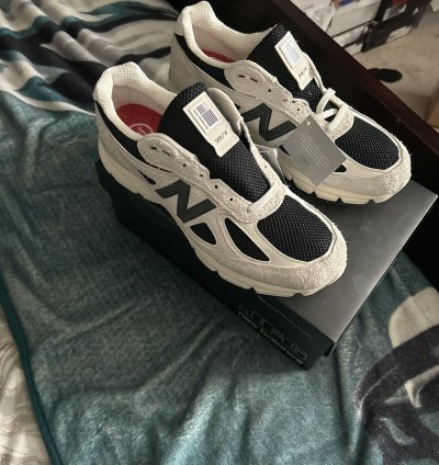 New Balance 990