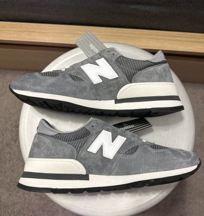 New Balance 990v1