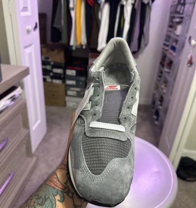 New Balance 990v1