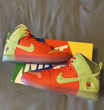 Nike Sb Dunk Strawberry Cough