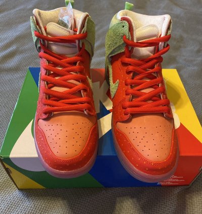 Nike Sb Dunk Strawberry Cough