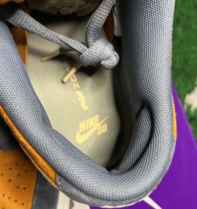 Dunk Low Sb Light Carbon Monarch