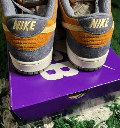 Dunk Low Sb Light Carbon Monarch