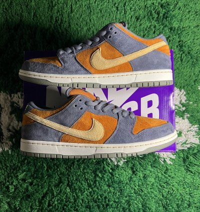 Dunk Low Sb Light Carbon Monarch