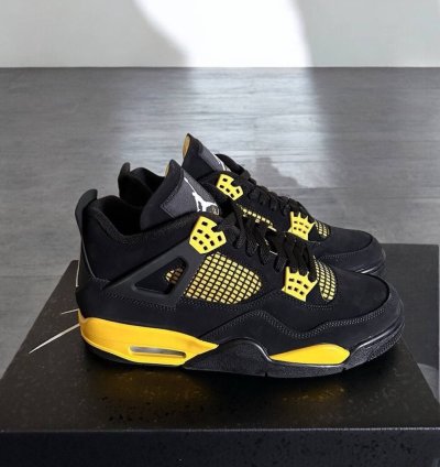 Nike Air Jordan 4 Retro