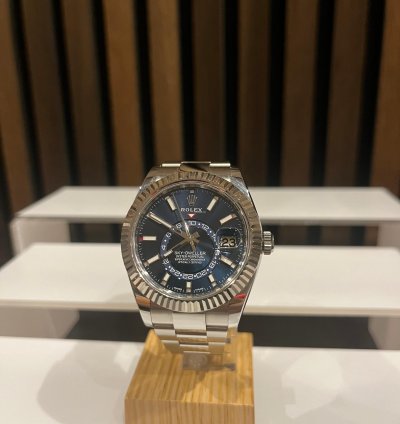 Rolex Sky-dweller Very Good Condition Fullset