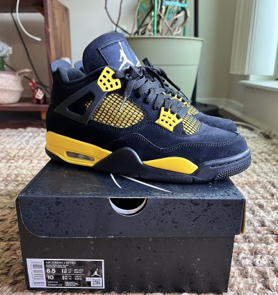 Nike Air Jordan 4 Retro Thunder 2023