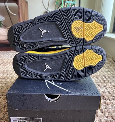 Nike Air Jordan 4 Retro Thunder 2023