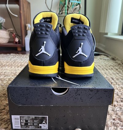 Nike Air Jordan 4 Retro Thunder 2023