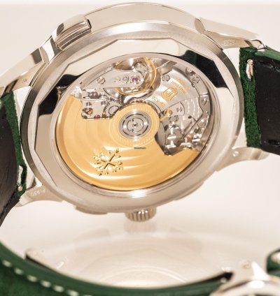 Patek Philippe World Time Chronograph Ref 5930p-001 950 Platinum Green Dial Box Papers Bj-2022 Excellent Eu