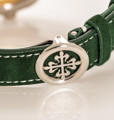 Patek Philippe World Time Chronograph Ref 5930p-001 950 Platinum Green Dial Box Papers Bj-2022 Excellent Eu