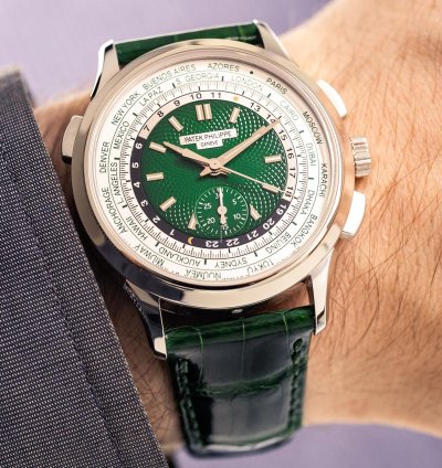 Patek Philippe World Time Chronograph Ref 5930p-001 950 Platinum Green Dial Box Papers Bj-2022 Excellent Eu