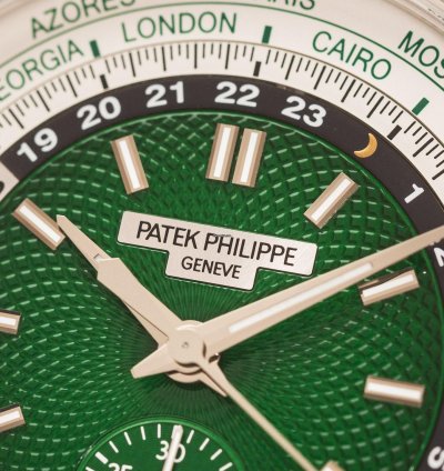Patek Philippe World Time Chronograph Ref 5930p-001 950 Platinum Green Dial Box Papers Bj-2022 Excellent Eu