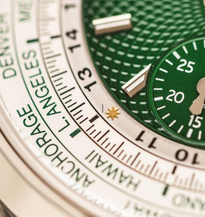 Patek Philippe World Time Chronograph Ref 5930p-001 950 Platinum Green Dial Box Papers Bj-2022 Excellent Eu