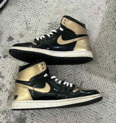 Jordan 1 Gold Toe