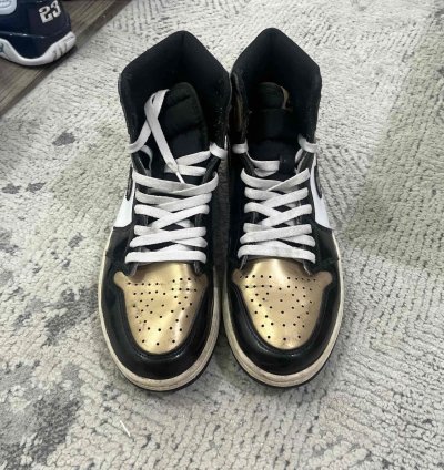 Jordan 1 Gold Toe