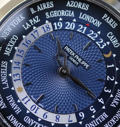 Patek Philippe World Time Platin - Blue - Like New - German Papers - Fullset - 05 2023