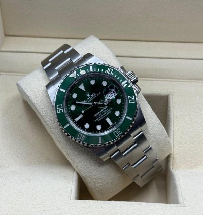 Rolex Submariner Date 2019 Submariner Hulk Discontinued Model Unworn 116610lv Box And Papers