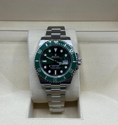 Rolex Submariner Date 2019 Submariner Hulk Discontinued Model Unworn 116610lv Box And Papers