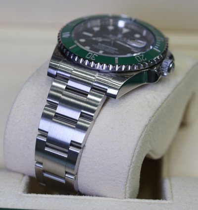 Rolex Submariner Date 2020 Submariner Date Hulk 116610lv Like New Complete Set