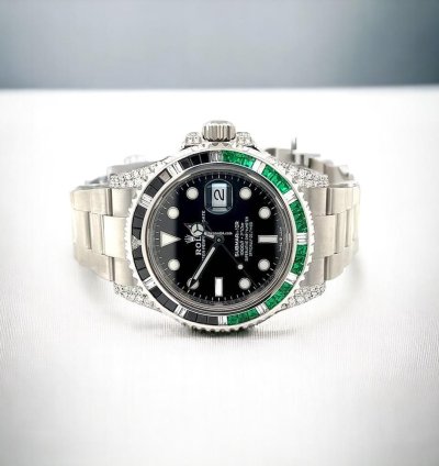 Rolex Submariner Date 41 Mm Custom Diamond-set Green Black Onyx Gems - Ice Out