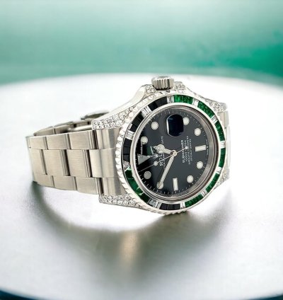 Rolex Submariner Date 41 Mm Custom Diamond-set Green Black Onyx Gems - Ice Out