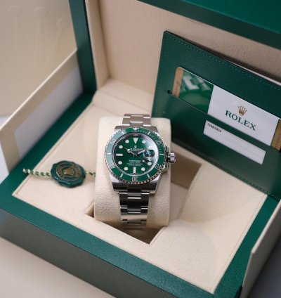 Rolex Submariner Date Green Hulk - Like New
