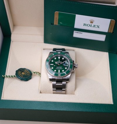 Rolex Submariner Date Green Hulk - Like New